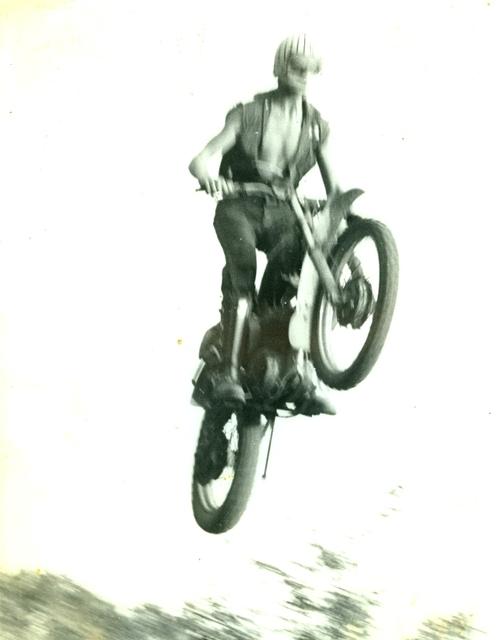 Jumping, Husky 250